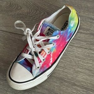 Converse tie dyed 🌎